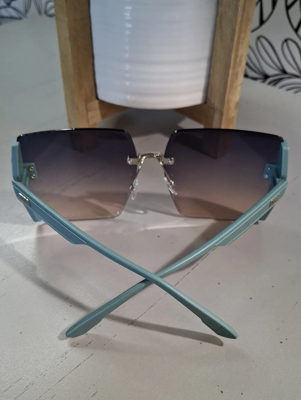 Gradiant Sunglasses & Case